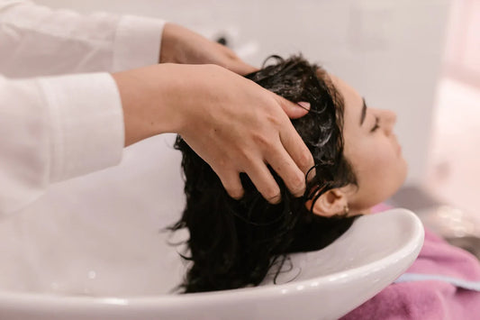 Wash your hair the right way! Avoid common mistakes and get the best results