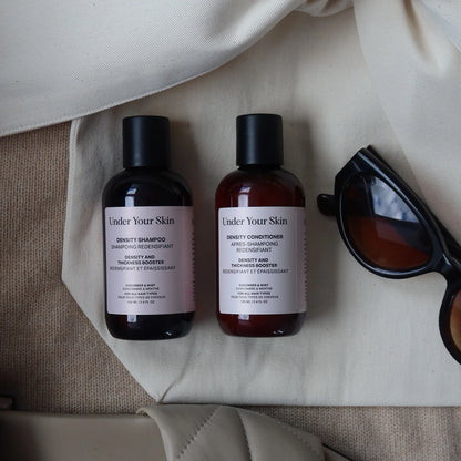 Density Duo på ljusbeige textil tillsammans med solglasögon