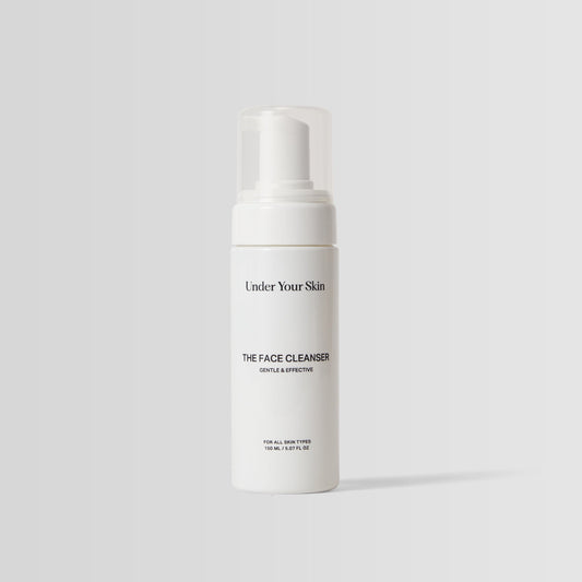 Face cleanser på en vit bakgrund.