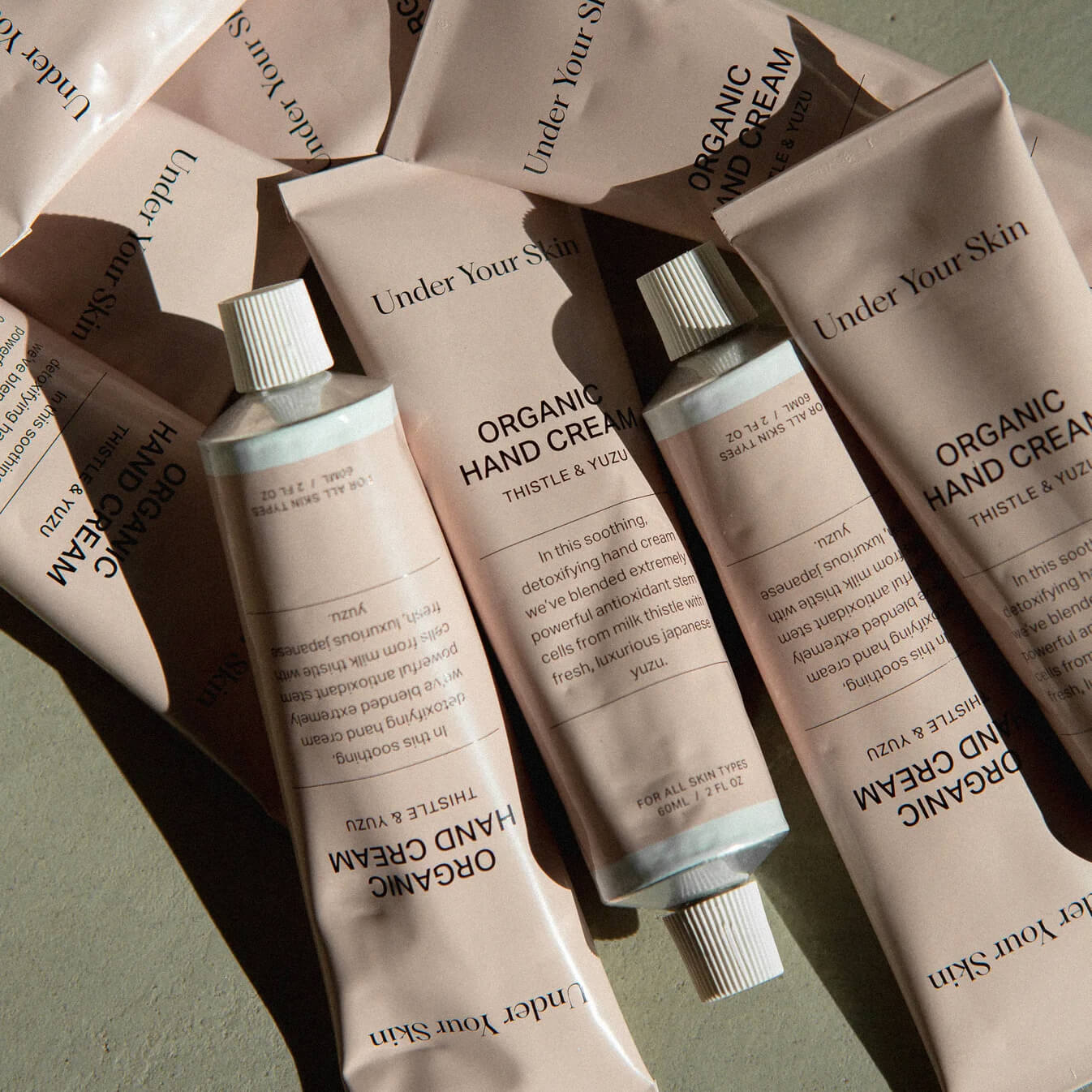 Närbild på flera handkrämer.