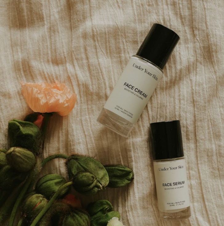 Increases hydration, elasticity and evens out skin tone