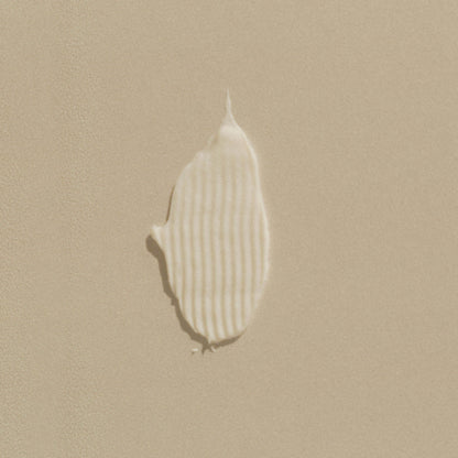 Balsamtest som visar textur på beige bakgrund.