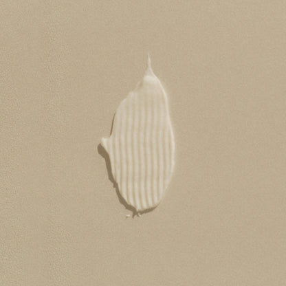 Balsamtest som visar textur på beige bakgrund.