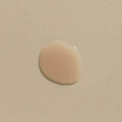 Schampotest som visar textur på beige bakgrund.